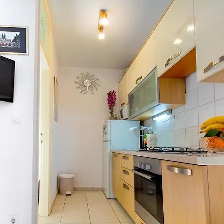 Aura Apartment *