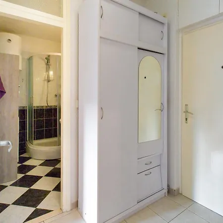 Aura Apartment *